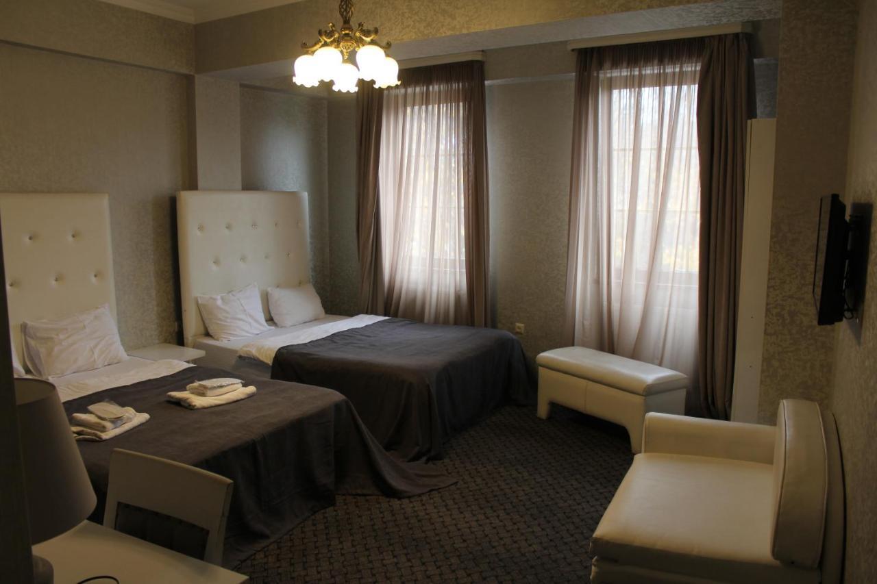 Hotel Plaza Tbilisi ภายนอก รูปภาพ