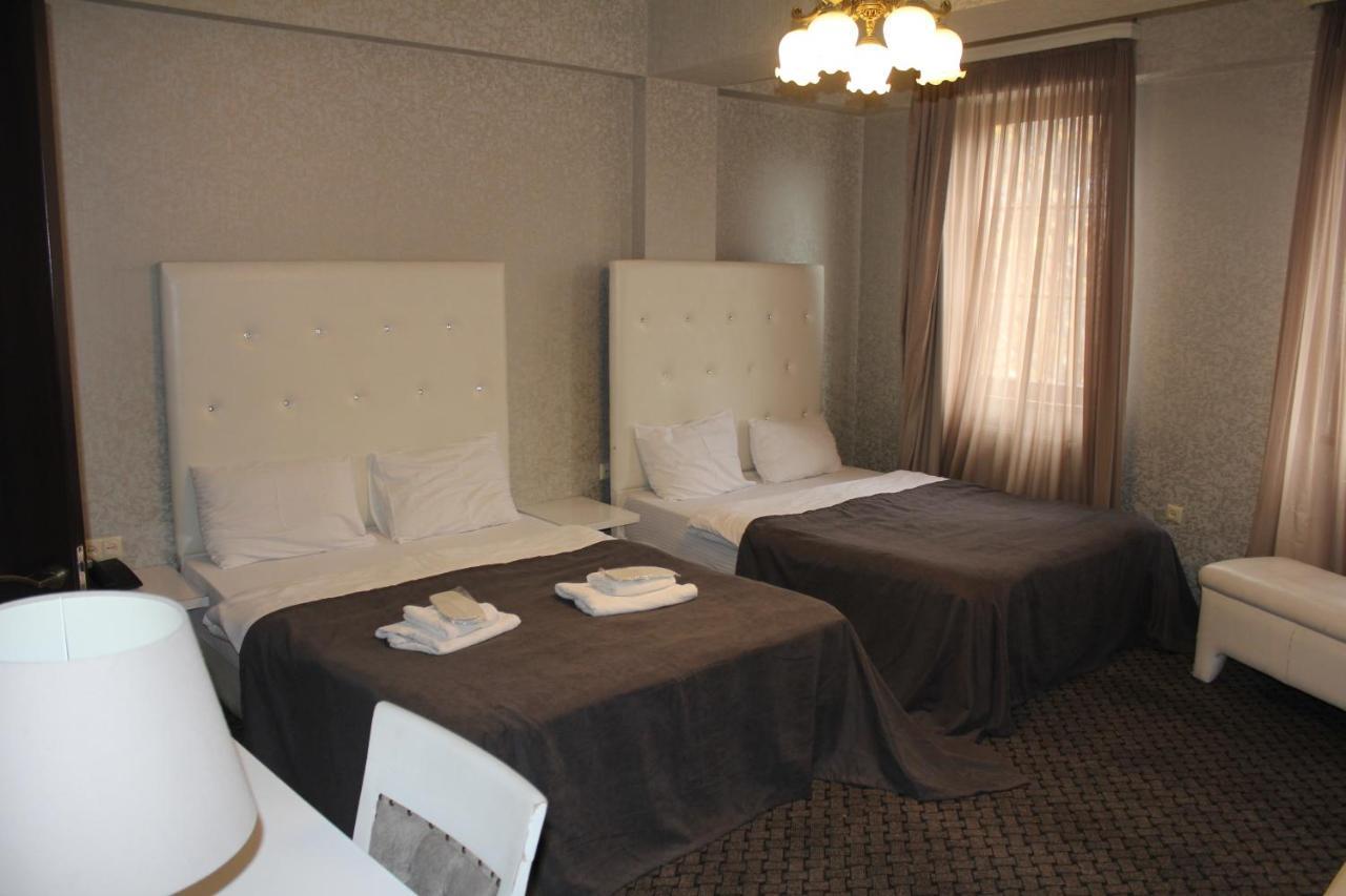 Hotel Plaza Tbilisi ภายนอก รูปภาพ