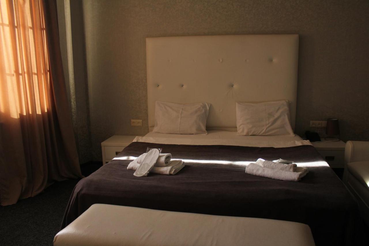 Hotel Plaza Tbilisi ภายนอก รูปภาพ