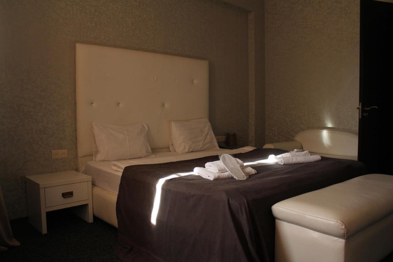 Hotel Plaza Tbilisi ภายนอก รูปภาพ